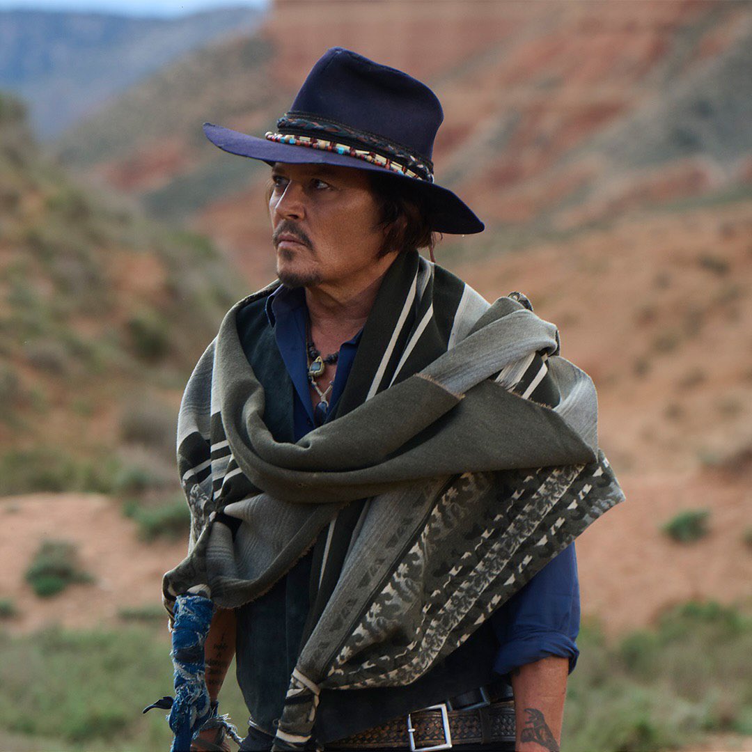 Dior celebrates 10 years of Sauvage in collaboration with Johnny Depp.
Sauvage marks a milestone of 10 consecutive years as the world’s best-selling fragrance. More than just a legendary scent, Sauvage has become a symbol of modern masculinity, standing out with its fresh,