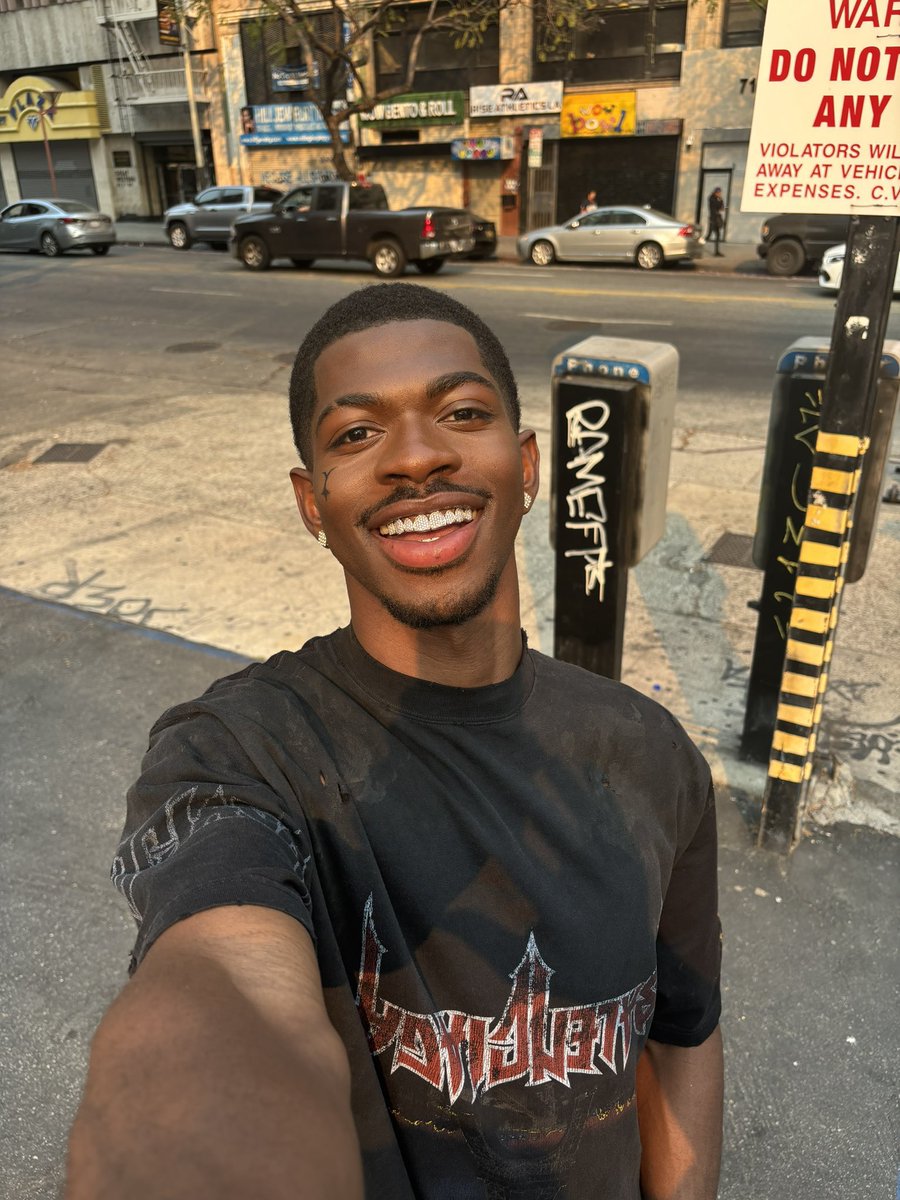 we love you so much mont !!! 🤍🫂

so glad you are getting the help you deserve and while surrounded by the best people. and we are always in your corner ⭐️ our dreamboy for life !!! ♾️