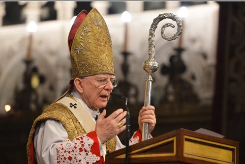 To mówicie, że mam wypisać dziecko z edukacji zdrowotnej, bo namawia do tego koleś ze złotym pierogiem na głowie, ubrany w firankę i trzymający karnisz?
Czuję się przekonany 😎