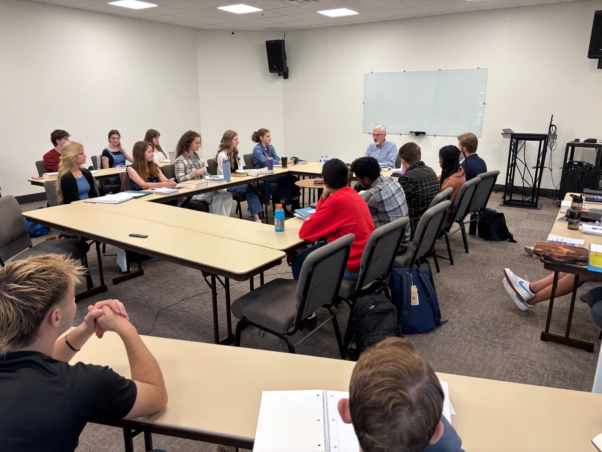 TrinityCollegeL's tweet photo. SEMINAR: How Should We Then Live?

Mr. John Loftness is leading our students through big questions like: How does God make himself known? Why are words more important than images? How does being an embodied souls affect our relationship with technology? And much more! https://t.co/IFrPKlUSjf