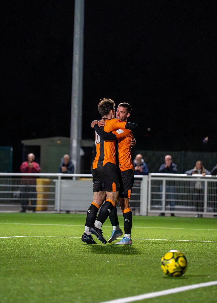 🙃 <a href="/JakeHutchinso14/">Jake Hutchinson</a> 

📸 <a href="/sharnvisuals/">SharnVisuals</a> 

#fifc | 🟠⚫️