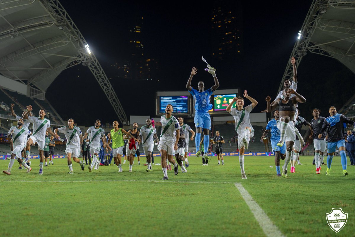 أنا أعشق مثل هالمباريات جدًا لأنها تظهر شخصية الفريق وقوته، ليس أمر سيء إنك تبدأ مباراة بشكل سيء .

و ليس  أمر سيء إن اللاعبين يفكروا في مباريات قادمة مثل  مباراة الهلال و بيراميدز ويكون تركيزهم بمكان اخر .

لكن المهم انه
الشخصية الحقيقية لهم تظهر لما يتاخروا في النتيجة ويواجه