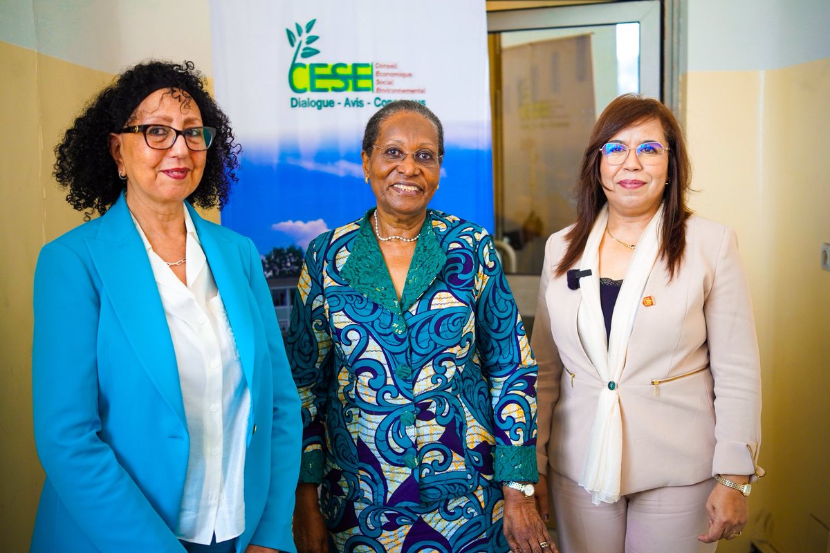CESECongo's tweet photo. 🇨🇬🇲🇦 La Présidente du Conseil économique, social et environnemental, Mme Émilienne Raoul a reçu, ce 15 septembre 2025 à Brazzaville, une délégation marocaine de l’Institut International pour la Transition Durable en Afrique, conduite par la Professeure Docteure Fatima ARIB, Présidente-fondatrice de l’Institut. Elle était accompagnée de la Professeure Docteure Laila MANDI, experte en eau, assainissement et environnement.

Les deux expertes marocaines ont partagé leurs expériences et perspectives pour accompagner le Congo dans la construction d’une vision urbaine souveraine, résiliente et adaptée aux défis du développement durable.

Cette rencontre s’inscrit dans le cadre de la mission préparatoire à l’étude sur les impacts de l’urbanisation au Congo, dont l’objectif est de recueillir les premières données de terrain, identifier les enjeux urbains majeurs et affiner la méthodologie de l’étude principale.

Madame la Présidente Emilienne RAOUL et Madame Fatima ARIB ont signé un mémorandum d'entente qui définit le cadre de coopération entre les deux parties dans les domaines de la gouvernance durable, de la recherche appliquée, de la formulation et l'évaluation des politiques publiques, du renforcement de capacités et de la transition écologique.
ue.
