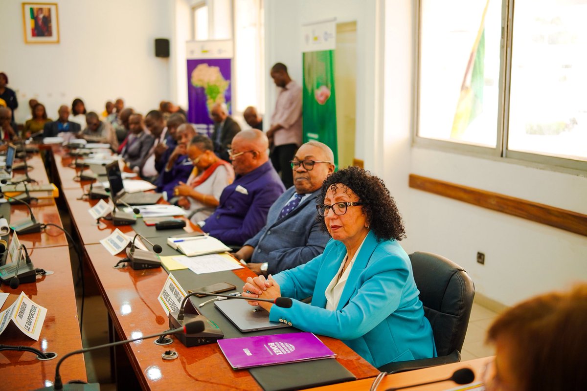 CESECongo's tweet photo. 🇨🇬🇲🇦 La Présidente du Conseil économique, social et environnemental, Mme Émilienne Raoul a reçu, ce 15 septembre 2025 à Brazzaville, une délégation marocaine de l’Institut International pour la Transition Durable en Afrique, conduite par la Professeure Docteure Fatima ARIB, Présidente-fondatrice de l’Institut. Elle était accompagnée de la Professeure Docteure Laila MANDI, experte en eau, assainissement et environnement.

Les deux expertes marocaines ont partagé leurs expériences et perspectives pour accompagner le Congo dans la construction d’une vision urbaine souveraine, résiliente et adaptée aux défis du développement durable.

Cette rencontre s’inscrit dans le cadre de la mission préparatoire à l’étude sur les impacts de l’urbanisation au Congo, dont l’objectif est de recueillir les premières données de terrain, identifier les enjeux urbains majeurs et affiner la méthodologie de l’étude principale.

Madame la Présidente Emilienne RAOUL et Madame Fatima ARIB ont signé un mémorandum d'entente qui définit le cadre de coopération entre les deux parties dans les domaines de la gouvernance durable, de la recherche appliquée, de la formulation et l'évaluation des politiques publiques, du renforcement de capacités et de la transition écologique.
ue.