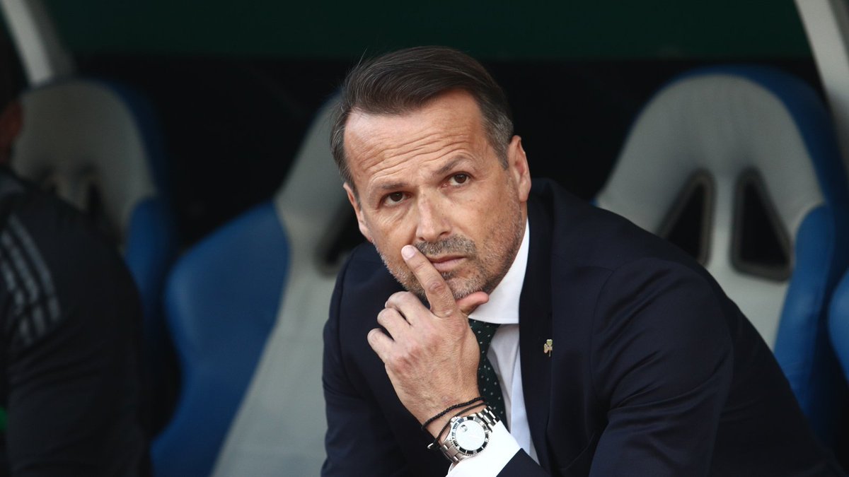 Από πού κι ως πού να απολυθεί ο Τεχνικός Διευθυντής παίδες;
Επειδή το λέμε εμείς;

Από τη στιγμή που απολύθηκε ο προπονητής, σημαίνει ότι εκείνος φταίει που αυτό το ρόστερ δεν παίζει ποδόσφαιρο πρωτοβουλίας, "κυριαρχικό" που είναι και της μόδας.

Η δική μου εκτίμηση είναι ότι