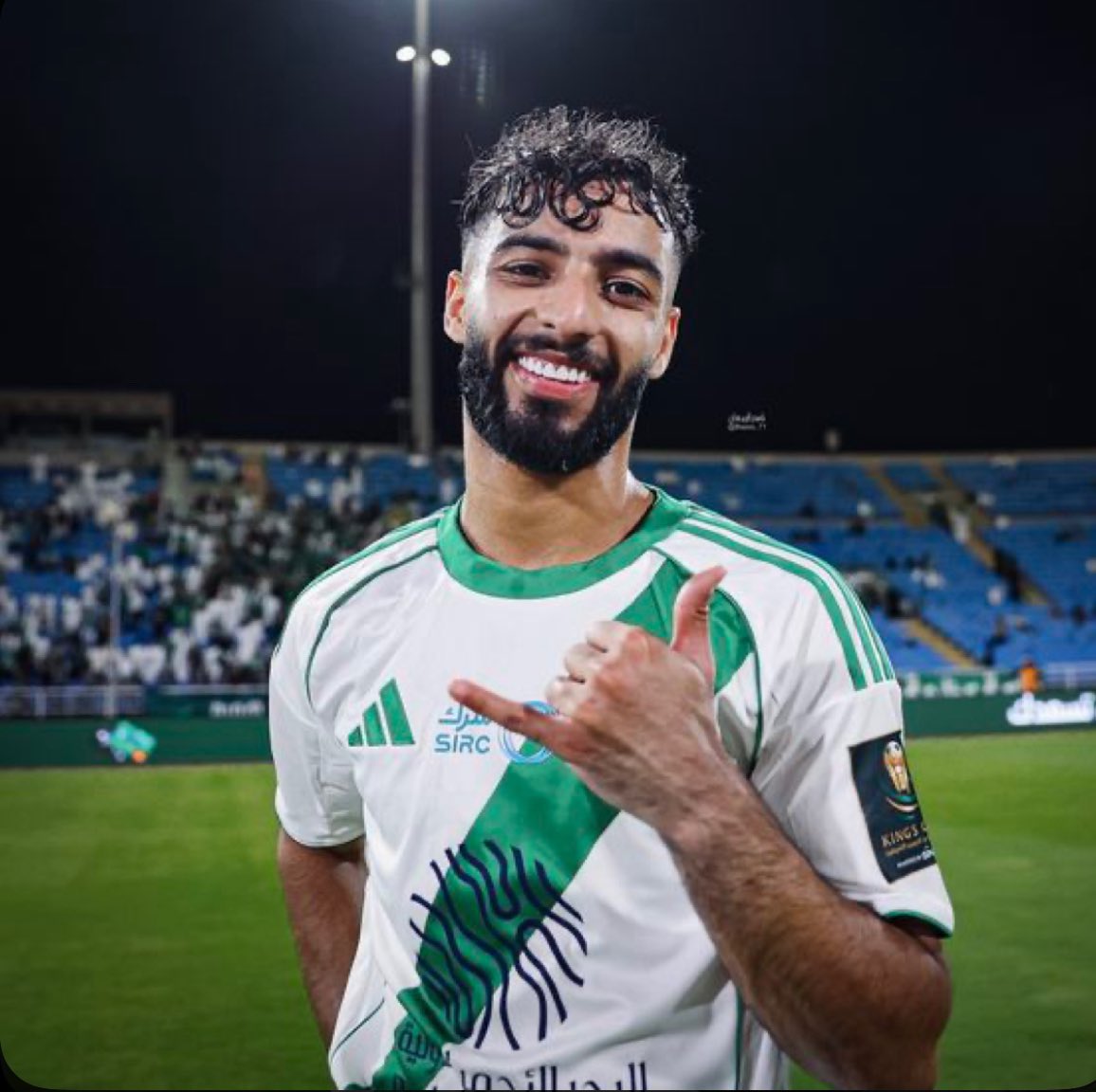 من أكثر اللاعبين إلي إفتقدهم الأهلي ضد تكتل دفاع الإتفاق

ضد نيوم كان عنده دور تكتيكي ممتاز بتبادل الأدوار مع فراس ( على الجناح ثم الهروب من الرقابة للدخول للعمق )

حتى مهارته الفردية و سرعة التمرير شيء يعطيك حلول إضافية

صالح راح يكون له دور كبير و مهم ما يايسله هذا الموسم