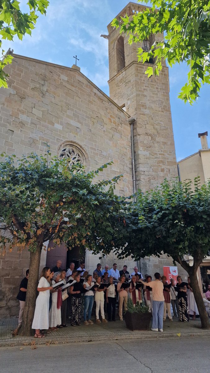 Aquest cap de setmana hem estat de celebració amb els diversos actes del 25è aniversari de l'associació de dones Esclat.

Moltes felicitats i moltes gràcies a tothom que ha fet possible la festa i a tothom que al llarg d'aquest temps ha participat de forma activa a l'associació.