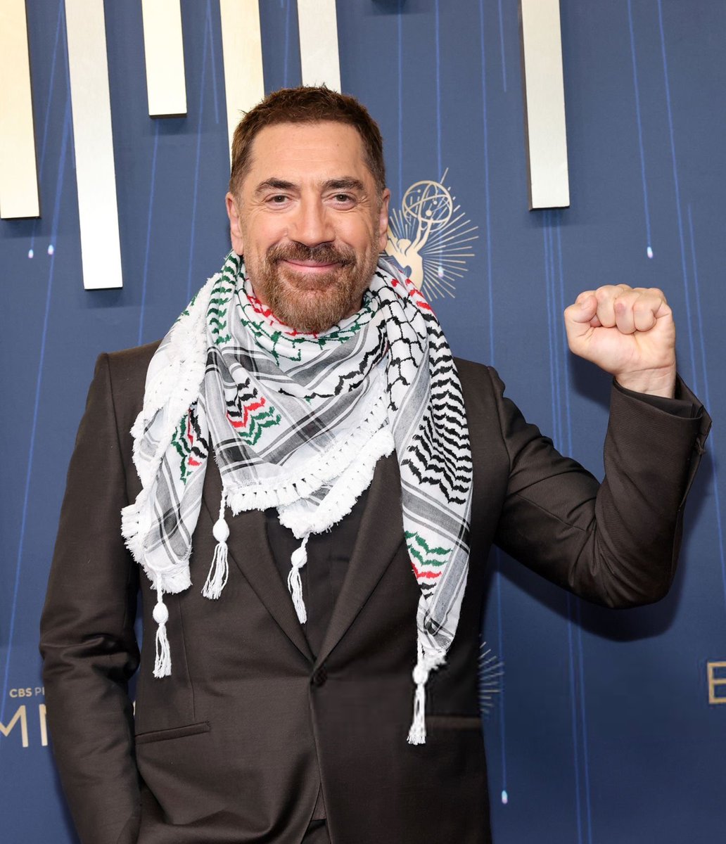 DrEliDavid's tweet image. I always wondered why Javier Bardem's performance in "No Country for Old Men" was brilliant, while most of his others were mediocre.

Now I know: he wasn't acting there, just playing himself, a psychopath who enjoys mass murder of innocent people. That's why it felt so authentic.