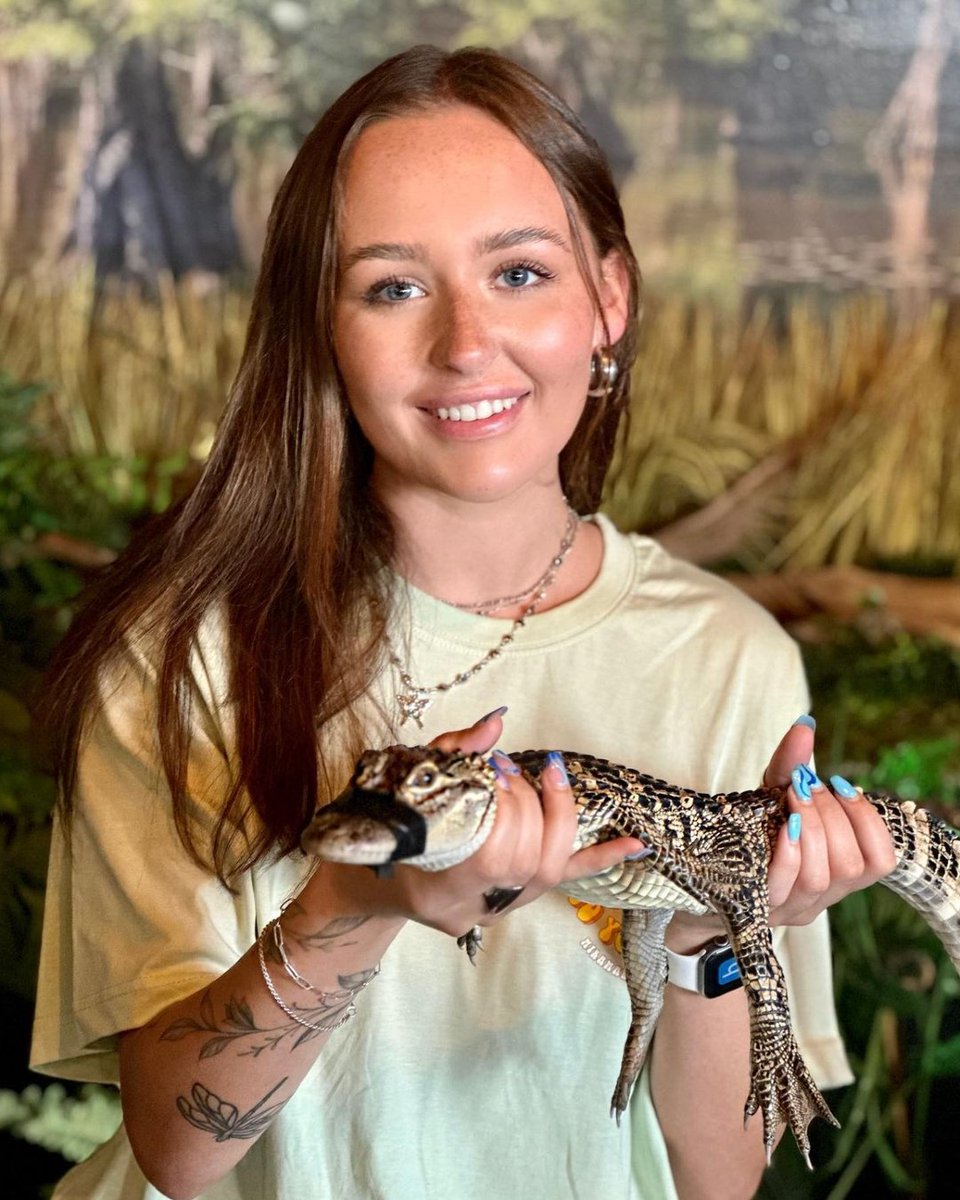 🐊📸 Ready to make your Destin trip unforgettable? At Gator Beach, you can hold a real live alligator and snap the ultimate photo to prove it! Who’s brave enough? 👏

📸: @carliepeek
#Fudpuckers #GatorBeach #OnlyAtFudpuckers #BucketList #emeraldcoast #destinfl #destinflorida