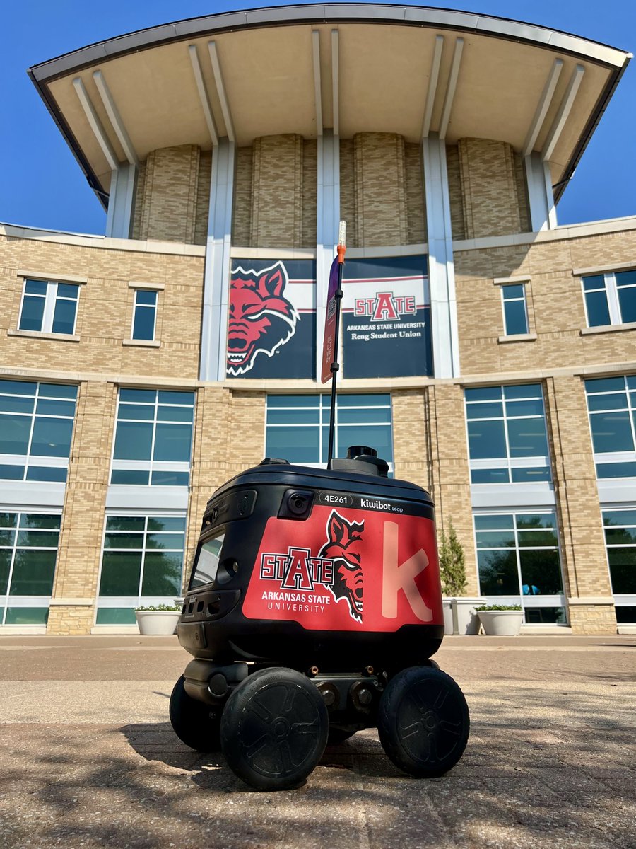 gokiwibot's tweet image. Our robots are moving through @ArkansasState campus, helping everyone stay on top of their day! 🐺
Excited to partner with @sodexoUSA and @Grubhub for another great semester of deliveries 🤝
#kiwibot #robot #deliveryrobot