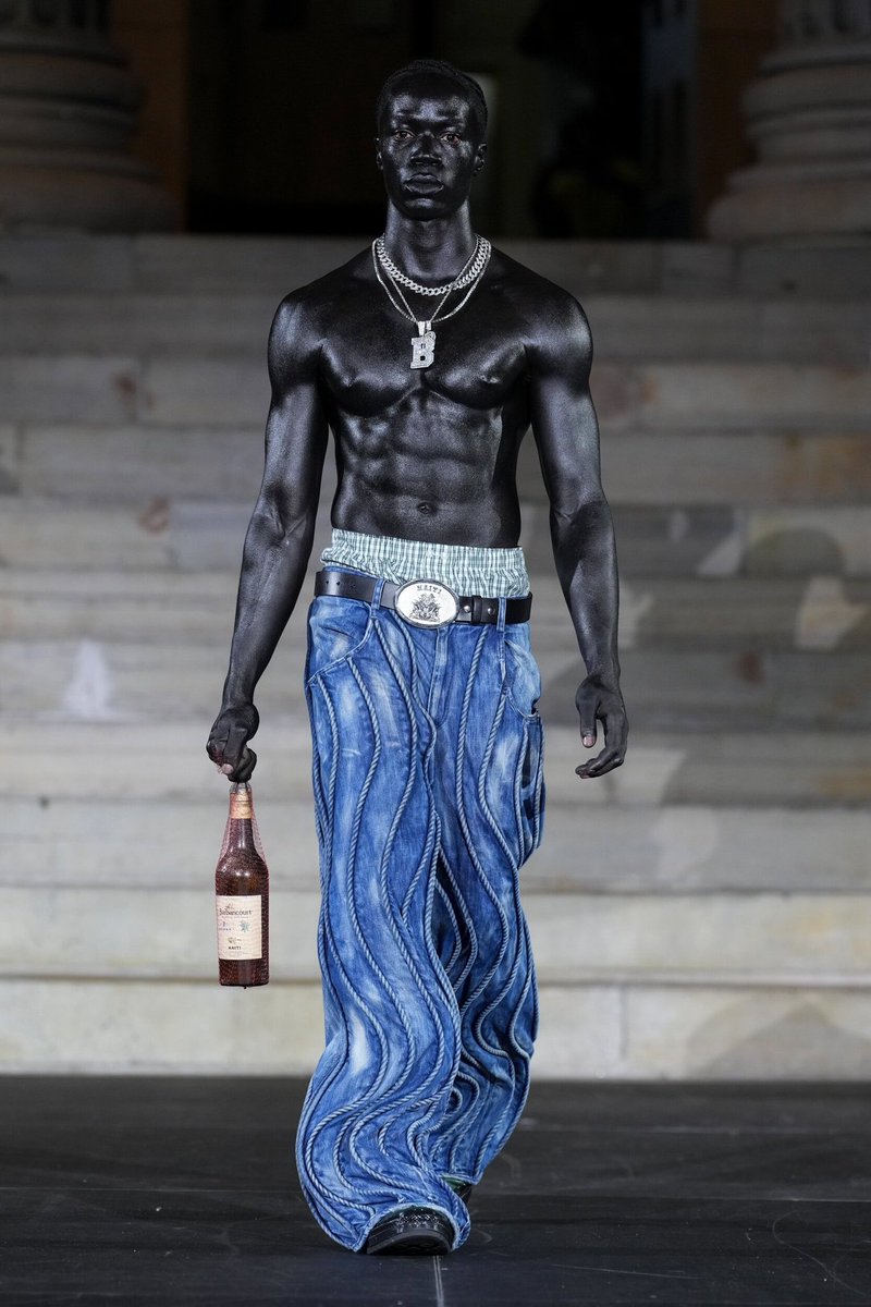 StreetFashion01's tweet image. Daveed Baptiste SS26!🖤