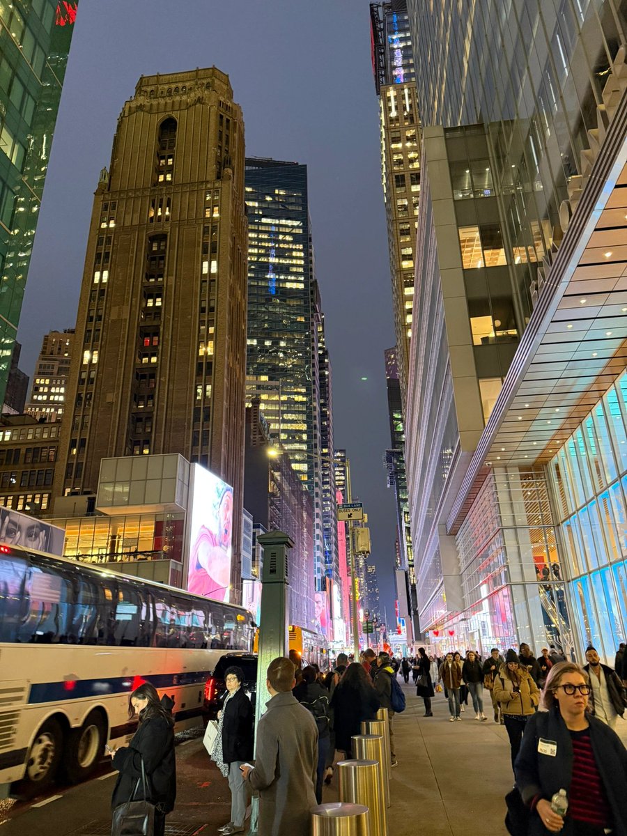 MeksPro's tweet image. “City Nights: Exploring the Urban Jungle”