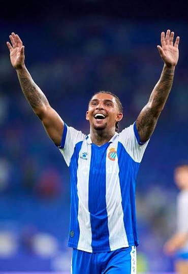futbolin1900's tweet photo. A tus pies. 👏👏👏💪🏻💪🏻💪🏻 
#RCDE 🤍💙 https://t.co/dbCCpxnWT9