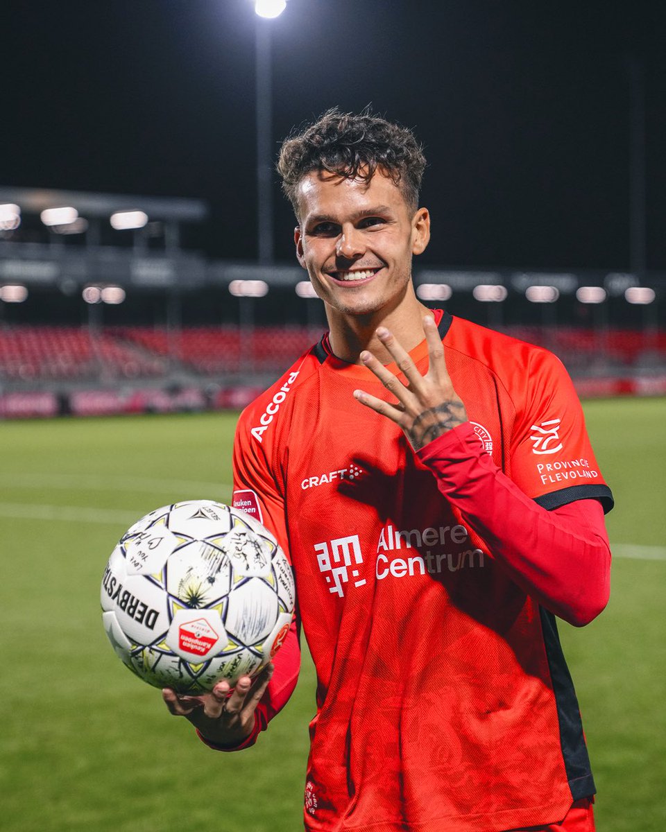 De eerste speler 𝗼𝗼𝗶𝘁 voor Almere City FC met 4 doelpunten in een wedstrijd. 

#AlmereCity #BetterTogether #ALMFCE
