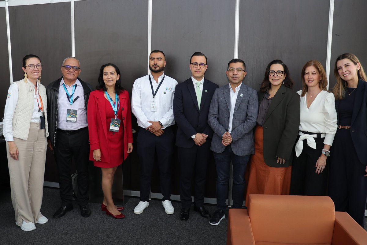 Alfred_Balle's tweet photo. En la #CumbreAmbiental2025 anunciamos junto a @PepsiCo un paso histórico: el primer plan piloto de recarga artificial de acuíferos en Colombia 🙌

✔️Innovación hídrica
✔️Adaptación al cambio climático
✔️ Futuro sostenible 

Un modelo pionero que podrá replicarse en otras regiones, fortaleciendo la seguridad hídrica y la sostenibilidad del país 🌱✨