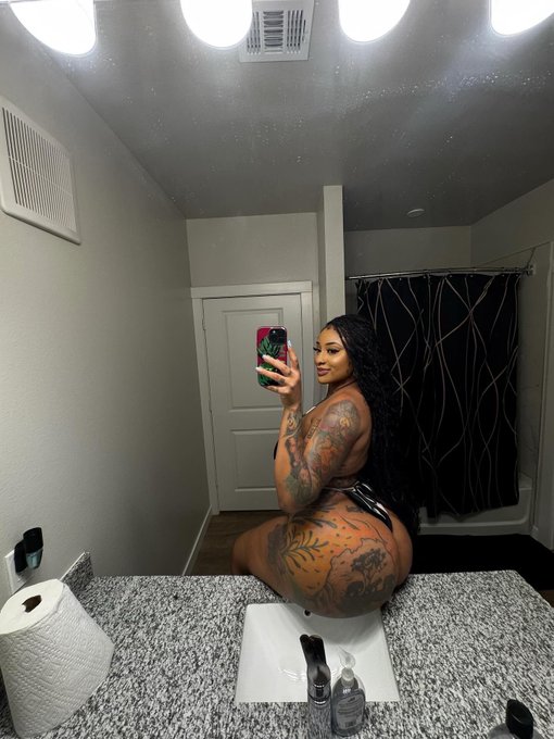 Watch 🇳🇬Eze Nwanyi Ifeoma ✨'s leaked NSFW photo on TwXstars