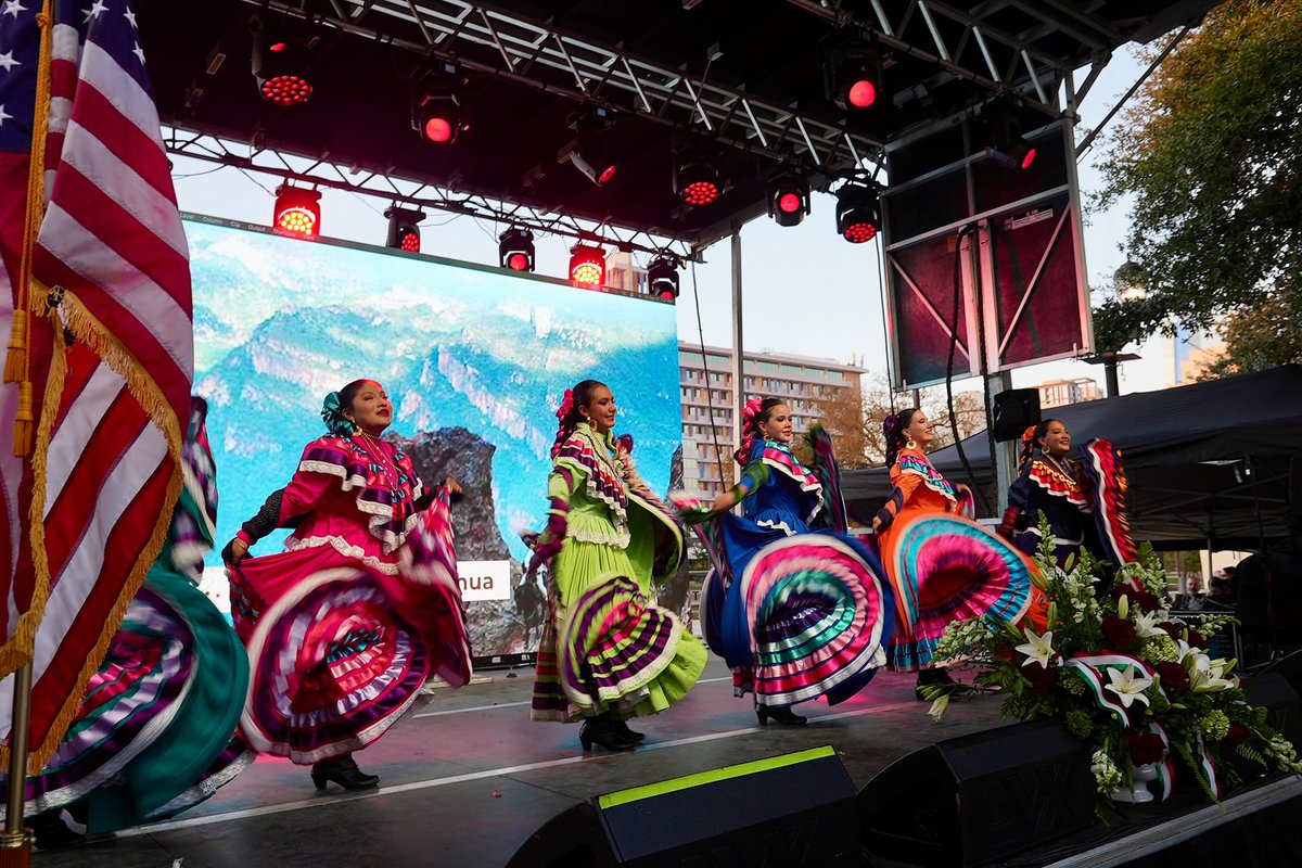 <a href="/ConsulMexSA/">Consulmex San Antonio</a> llevó a cabo el tradicional Grito San Antonio en el histórico Market Square, con la presencia de la alcaldesa Gina Ortiz Jones, autoridades locales y aliados. La ceremonia cívica conmemoró el 215 aniversario del inicio de la Independencia de México.

🇲🇽 ¡Viva México!