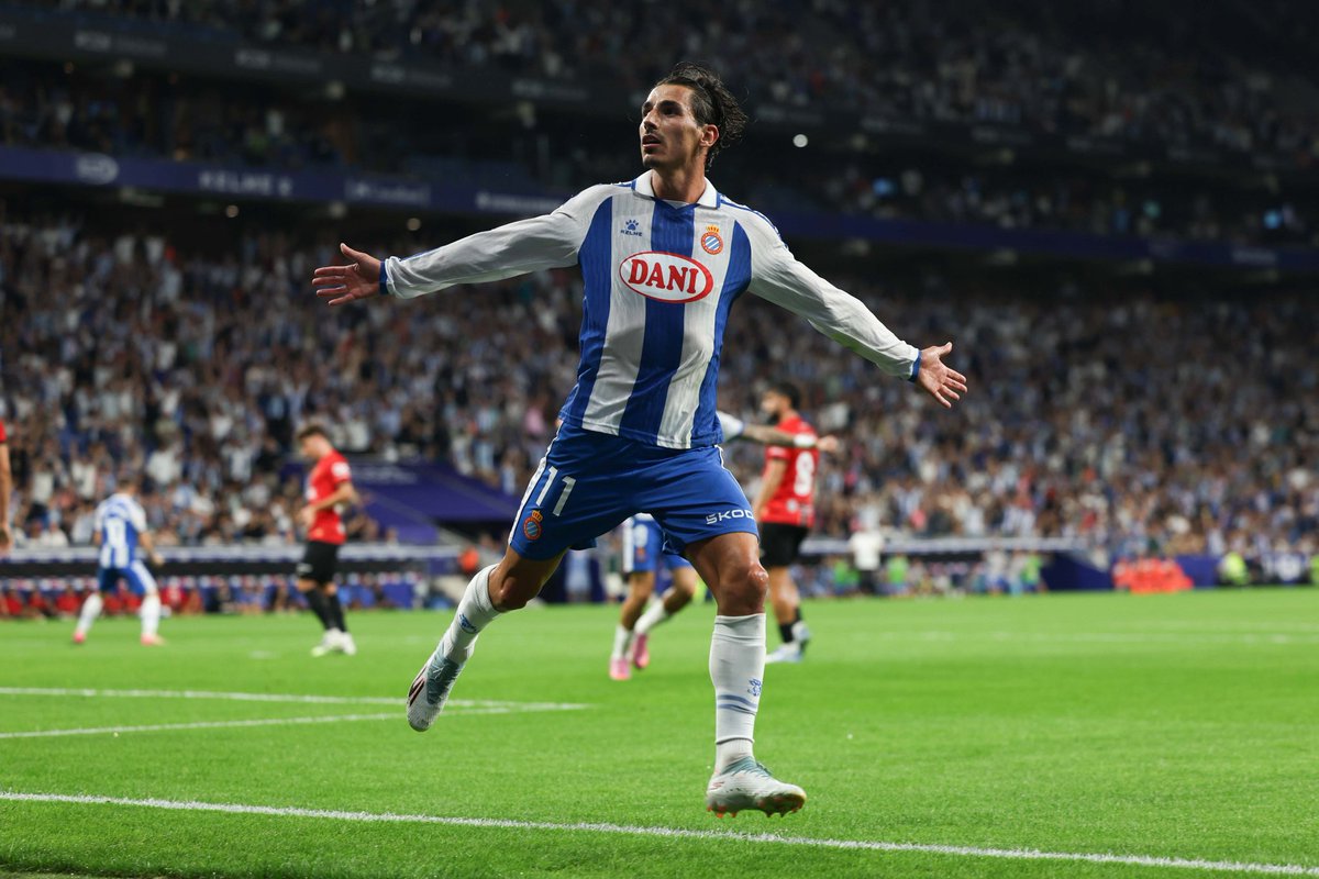Puse al Espanyol en Europa este año y me llamaban loco, ahora me empiezan a creer...

Entre el final de temporada pasada y esta como juega el Espanyol, da gusto verlos.

Roberto me encanta, Dolan es jugador fetiche, Pere Milla está en su prime y tienen banquillazo, muchísimo ojo.