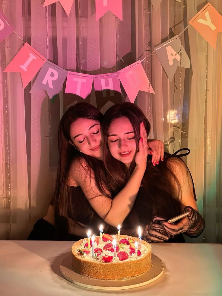 esolandik's tweet photo. İyiki doğdun bitanemm🤍💝🎂🎈🎊@edolandik https://t.co/KQpdLhMoXM