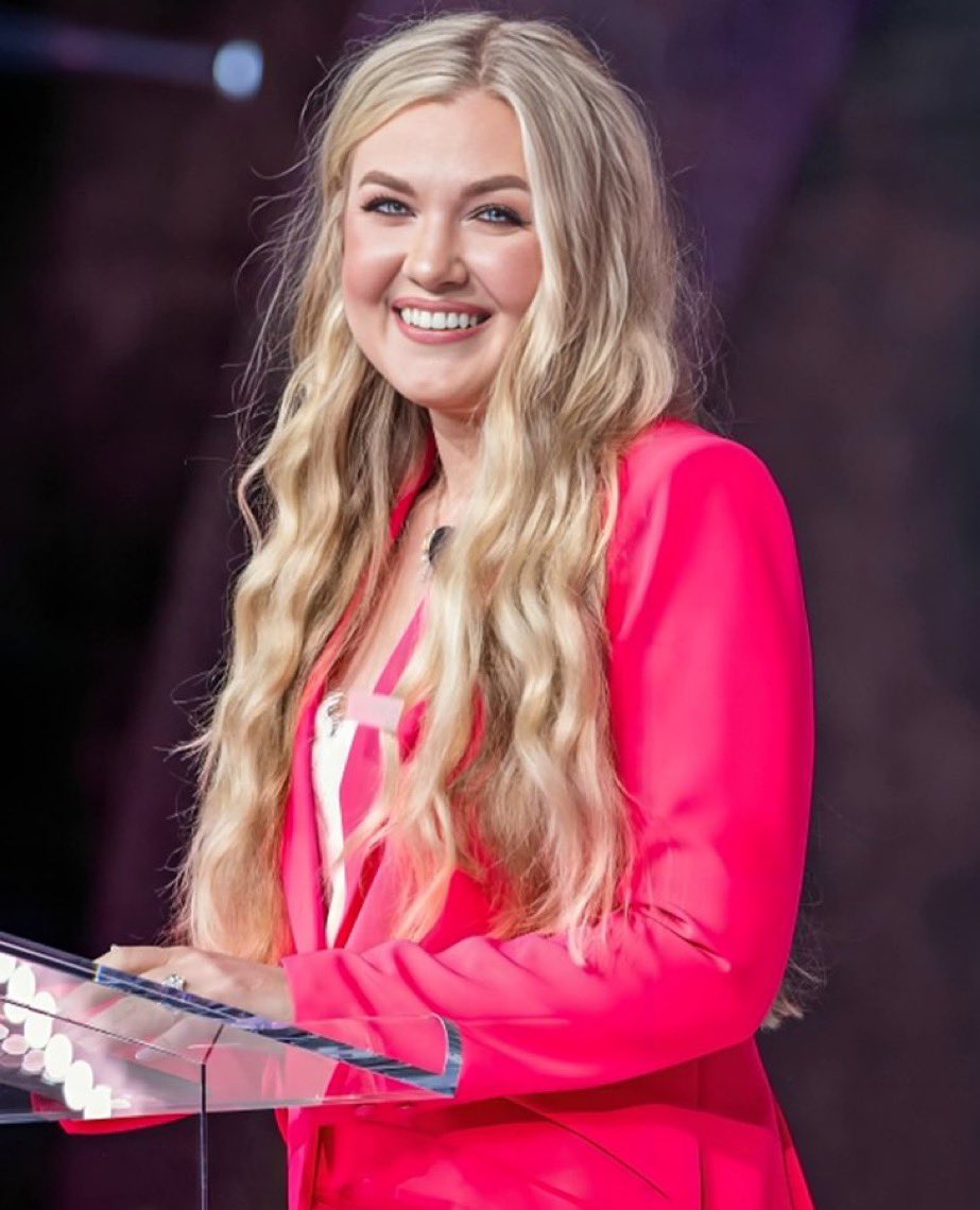 Drop a❤🇺🇸 if you love Erika Kirk!