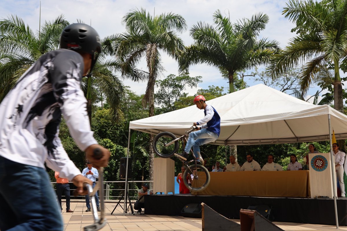 Al ritmo del porrismo, el BMX y la calistenia se vivió el lanzamiento del nuevo programa Profesional en Cultura Física, Deporte y Recreación.