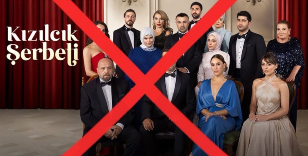 📌 Kızılcık Şerbeti adlı  dizinin senaristi Merve Göntem gözaltına alındı. 

Skandallarla dolu bu diziye son verilmesi lâzım.
Top TMSF'de❗️

 #KızılcıkŞerbeti