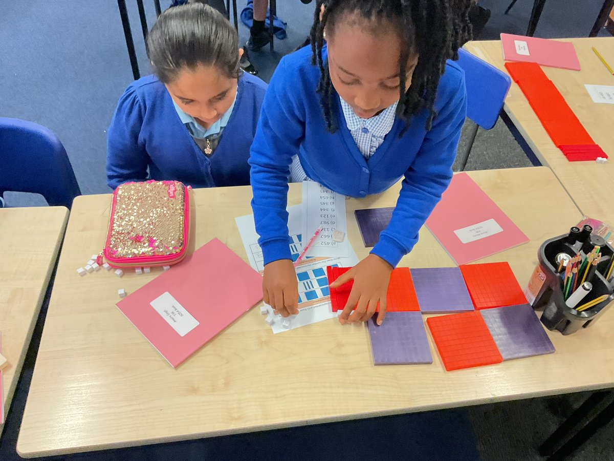 StJosephsCP's tweet image. In Maths, 3R have been creating numbers up to 1000. They used based 10 equipment to create a variety of numbers in the hundreds #Maths #PlaceValue