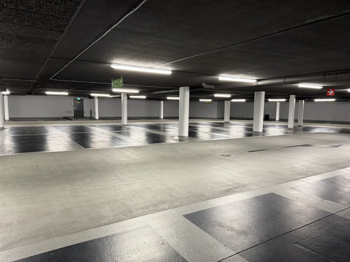 Feners's tweet image. Visited Lincoln Central carpark again Sunday. More poorly written marker pen instructions guiding you to pay machines that work. Queues long and frustrating. Today I arrived in The Netherlands and parked in town. Look at the difference in cleanliness @lincolncouncil