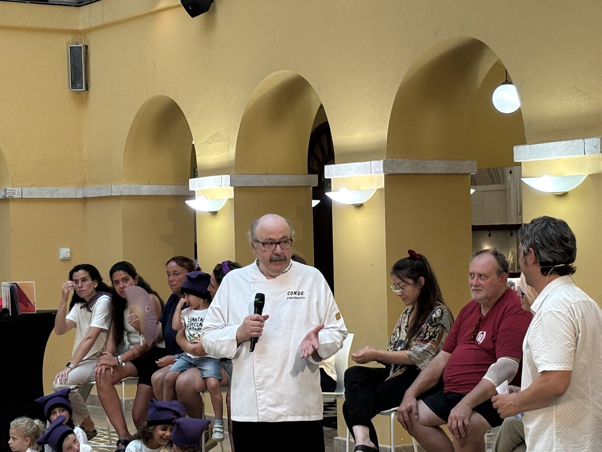 Quina gran història ens espera en aquesta nova edició dels Contes del Seguici, protagonitzats pels Gegants Vells.
Enhorabona a l'Associació d'Amics de la <a href="/JoveDeTarragona/">Colla Jove de Tarragona</a>, a les Tremendes i la Mireia Marchena.
Ah! I quin pastís el de la Pastisseria Conde! 🤤

#ElCordeTarragona💛