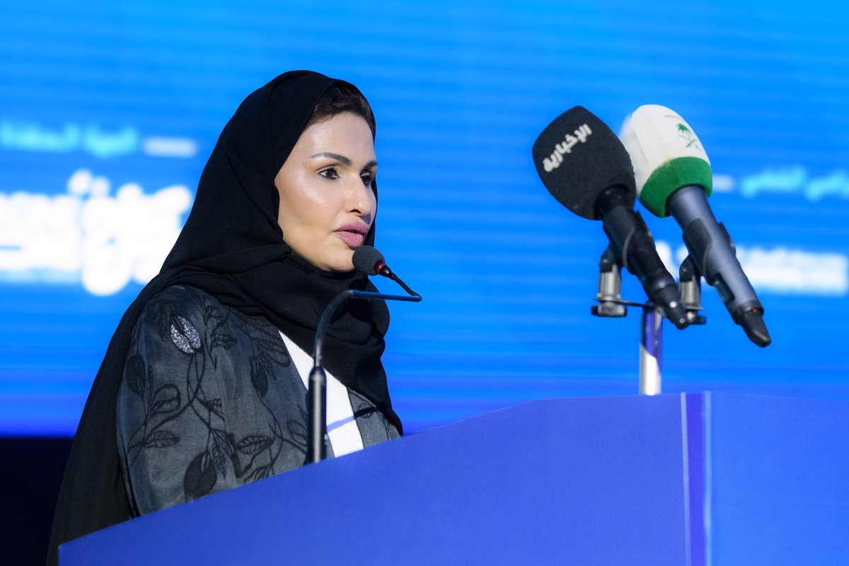 وفي كلمتها خلال الحفل..
أكدت رئيسة <a href="/taibahu/">جامعة طيبة Taibah U</a> د.نوال الرشيد، أن المنتدى يُعد الأول من نوعه في #المدينة_المنورة، ويمثل منصة وطنية تجمع بين العقول الأكاديمية والخبرات الاستثمارية وصنّاع القرار، بهدف تطوير المنظومة التعليمية وتعزيز الاستثمار النوعي في التعليم.