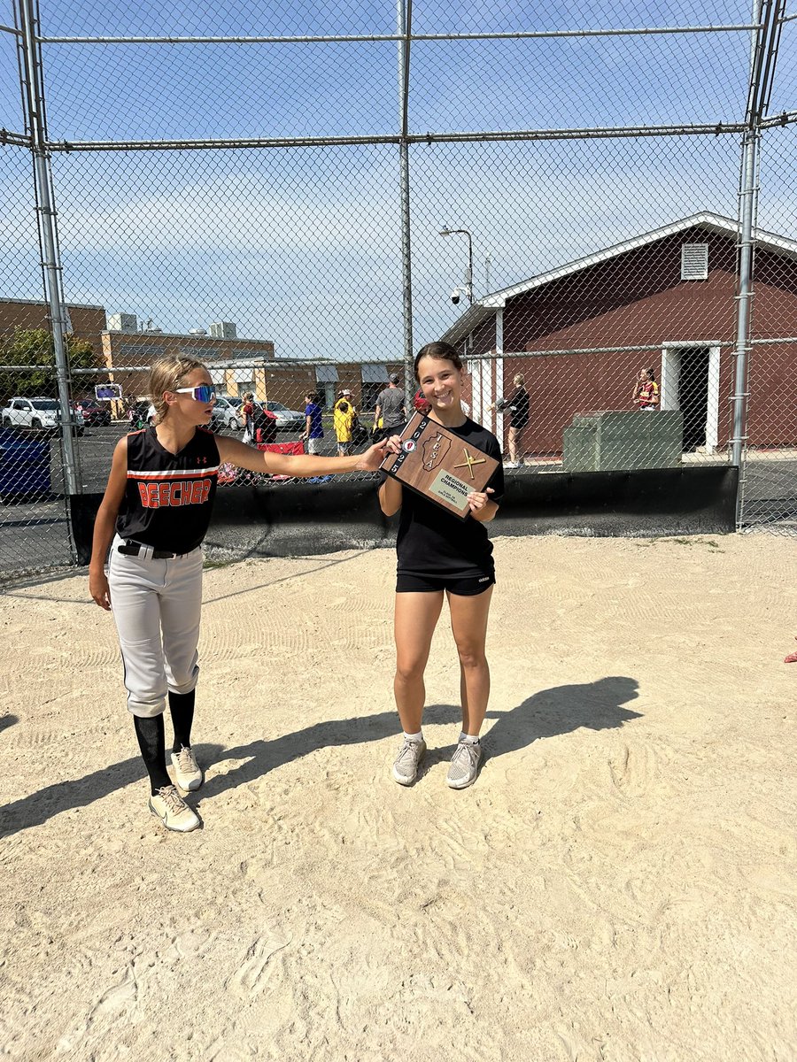 The last month and a half or so I have been helping out our Junior High Softball team, this past Saturday they won regionals! They play in their Sectional Championship tomorrow! Can’t wait to see these girls keep competing through playoffs! 🤍
<a href="/BeecherBobcats/">Beecher Bobcats</a> <a href="/BeecherSoftball/">BeecherSoftball</a>