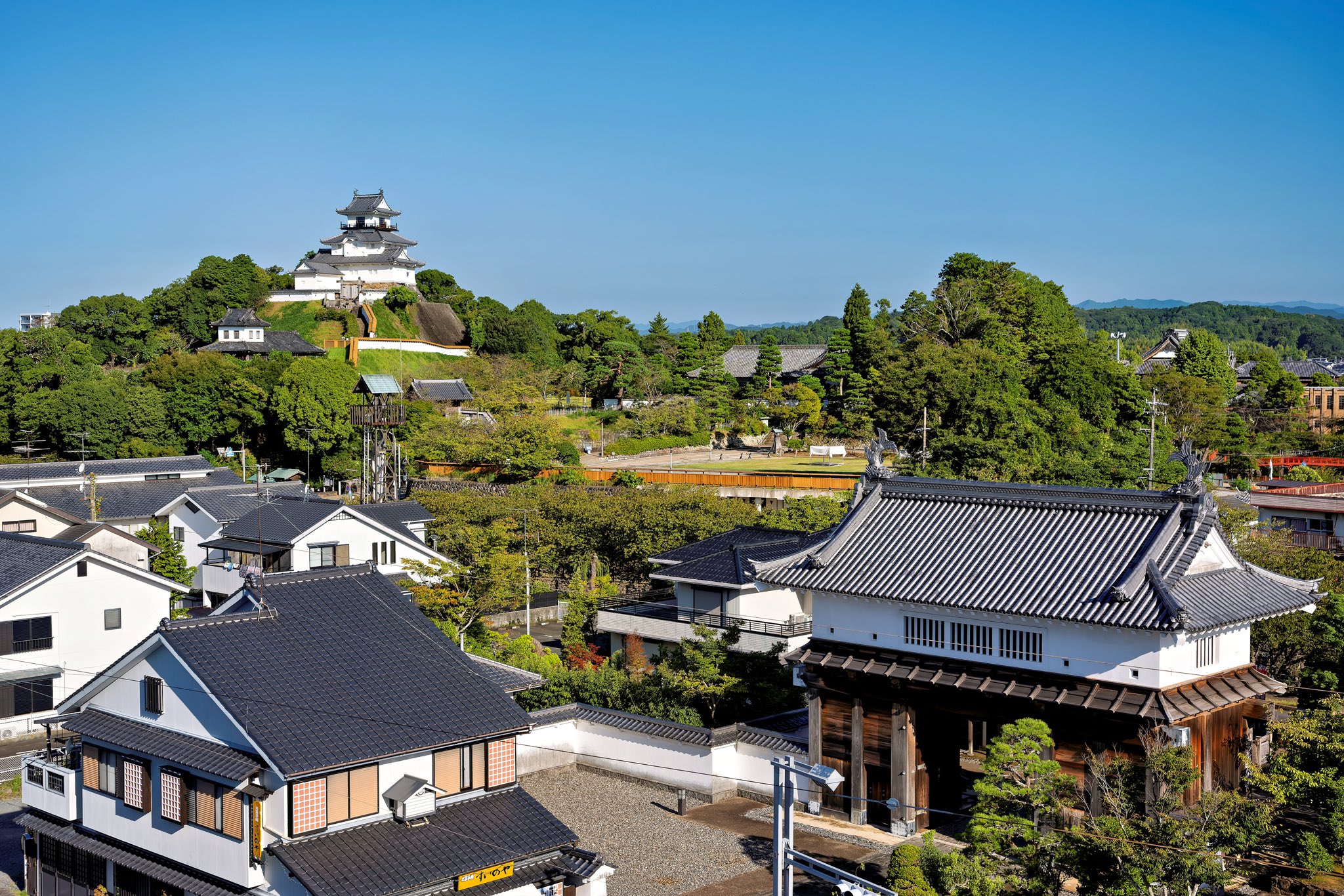 ・専用雲崖在銘　極上　家に人物　根付　高さ4.5㎝、重さ20g Y4-1125④ 専用雲崖在銘 極上 家に人物 根付 高さ4.5㎝、重さ20g