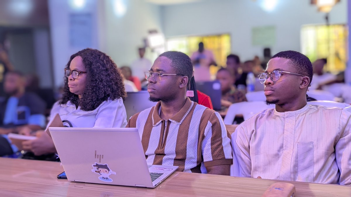 TFUGUyo's tweet image. AI Community Day 2025
Hundreds of participants, expert workshops, Panel discussions, Hands-on coding, New partnerships.
Thank you to everyone who made this magic happen! Uyo's AI community is unstoppable
#AICommunityDay #MachineLearningUyo