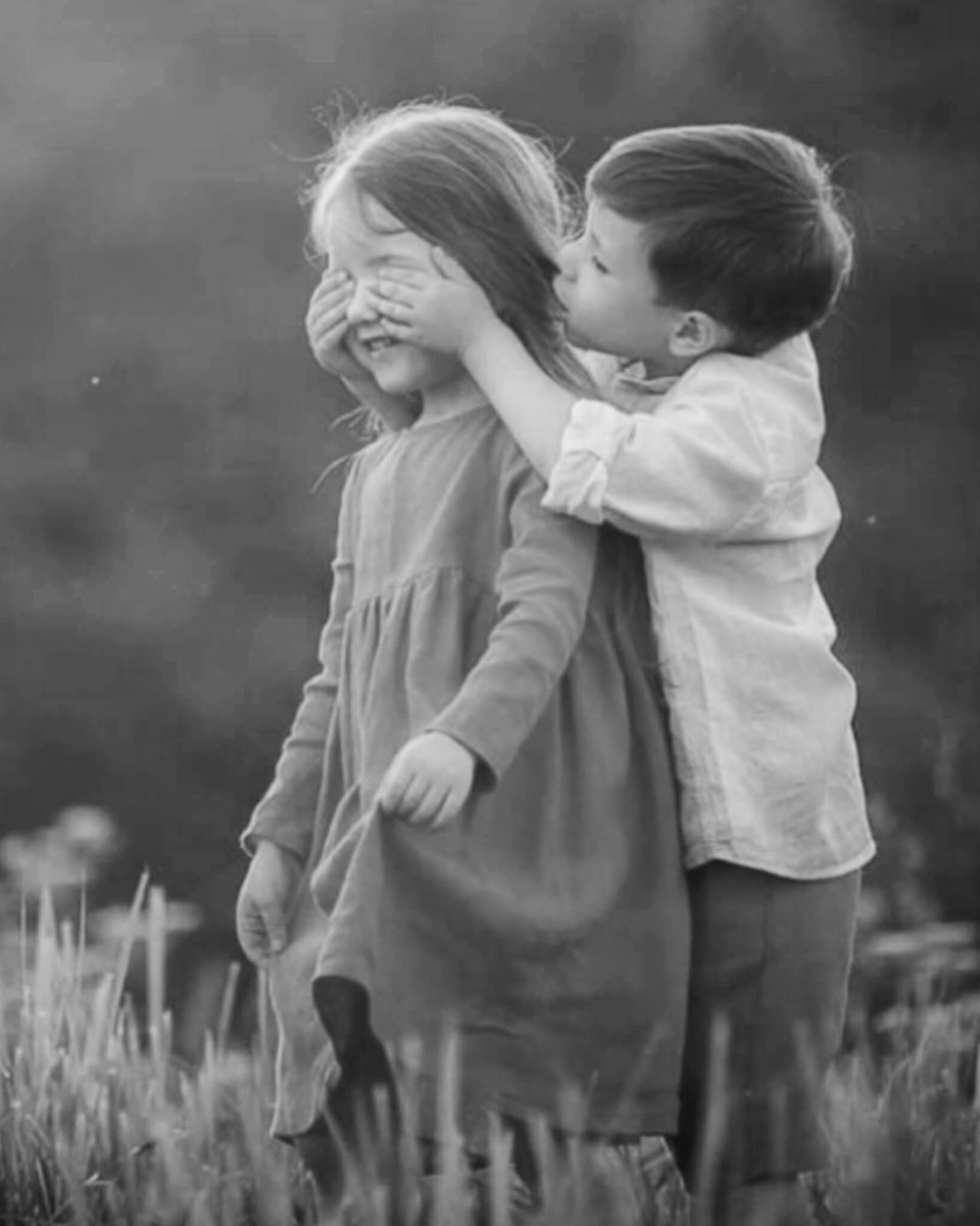 2roro_'s tweet image. المشاعر مثل الحقوق لا يجب 
أن تعطى لغير من يستحقها.
صباح الورد 
صباح العسل 💙