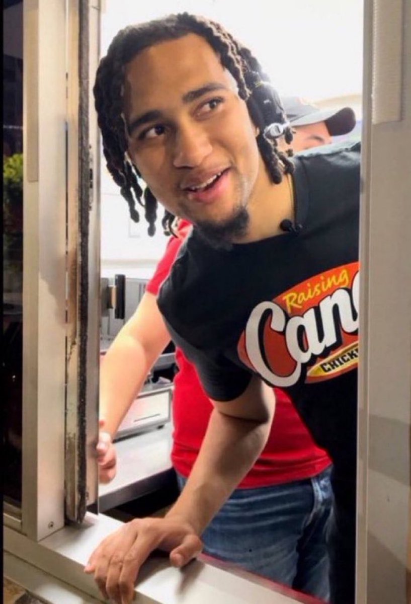 RotoWire's tweet image. What's happening with CJ Stroud!? 😬

After his electric rookie campaign, he's struggled to recapture that magic 👀

2024⤵️
13.7 PPG
Only 2 games over 300 pass yards
Only 1 game with 3 Pass TDs

Last week - 188 Pass Yards, 0 Pass TDs, 1 INT 🥶

Will he bounce back? 📢