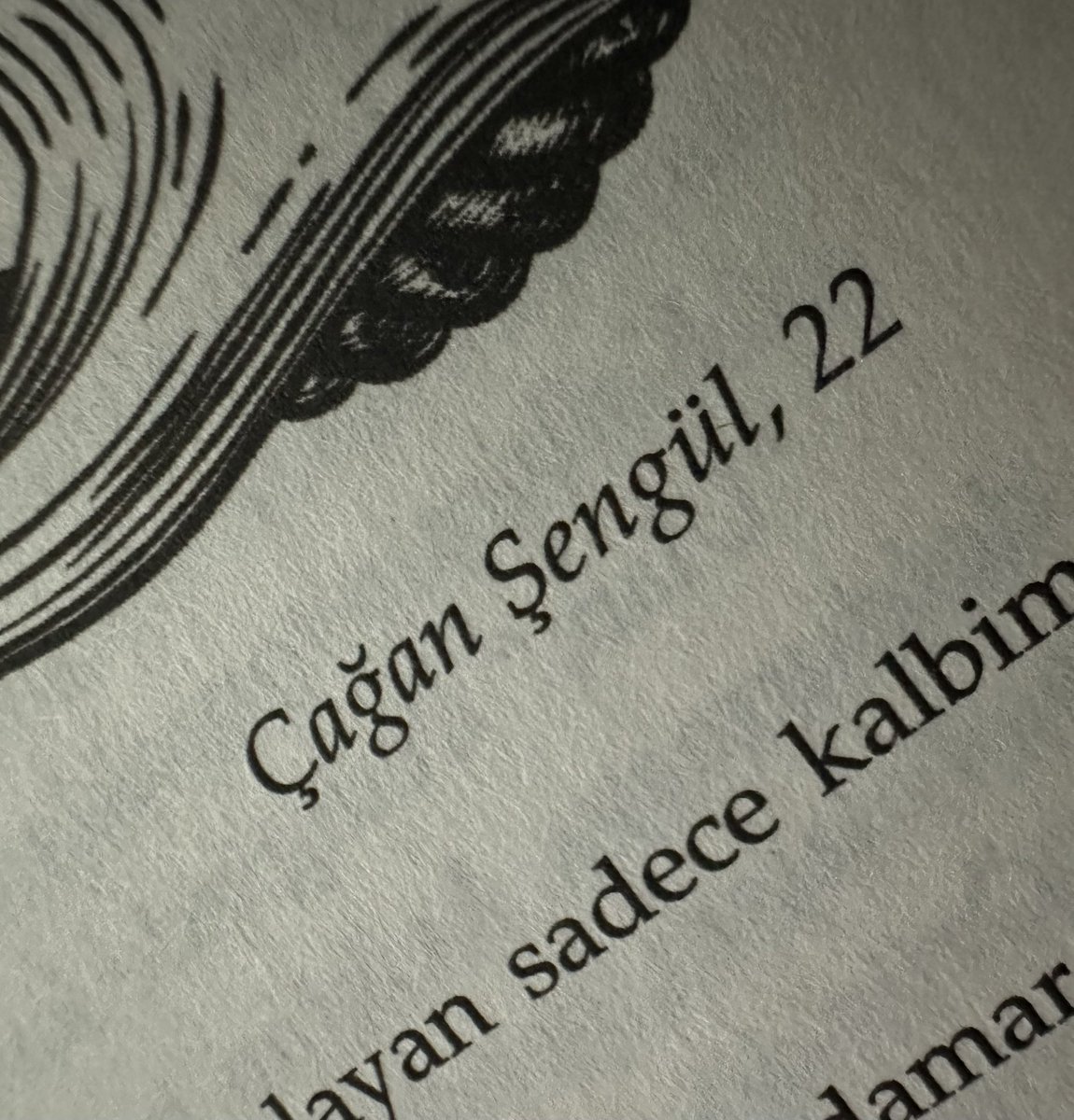 İçimde yangın var,
Ya öldür, ya sen söndür…

Göğsümde uyudun ya,
Dur zaman, uyu dünyam…

Bu şarkının sözleri o kadar Korhan ve Nurşan ki sanki onlar için yazılmış😭
#isserisi #ikizalev