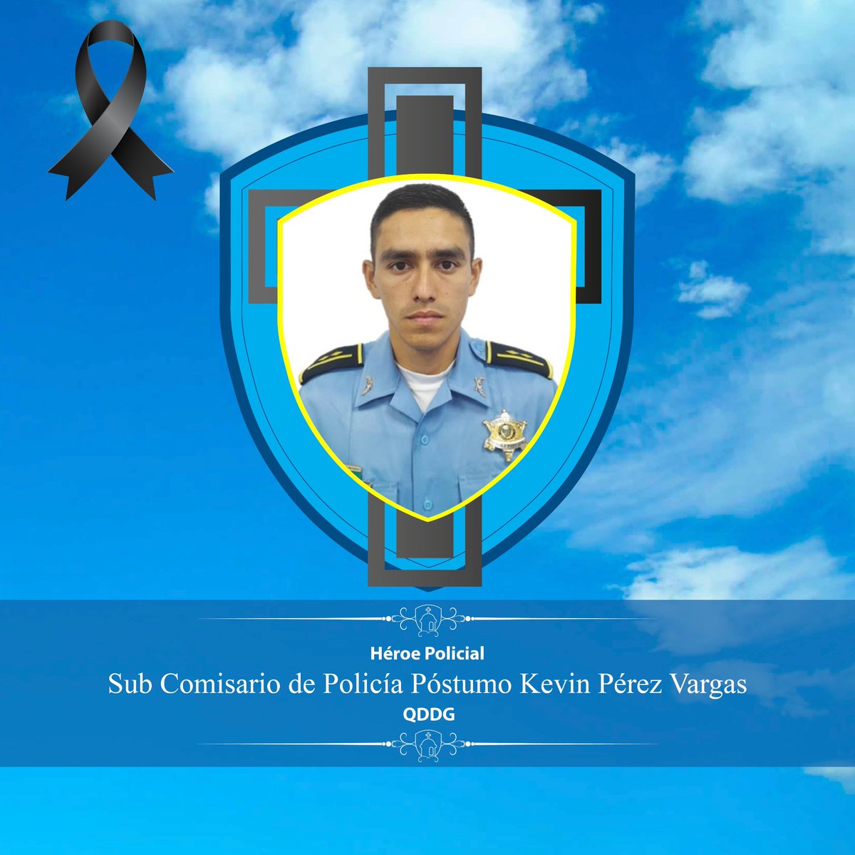 PoliciaHonduras's tweet photo. ¡EN PAZ DESCANSE NUESTRO HÉROE KEVIN PÉREZ VARGAS!  😭

Con profundo pesar lamentamos informar el fallecimiento de un héroe que ofrendó su vida por rescatar a dos menores que fueron arrastrados por la corriente de agua en SPS 
Resignación a sus familiares y amistades. https://t.co/StmRivjnrD