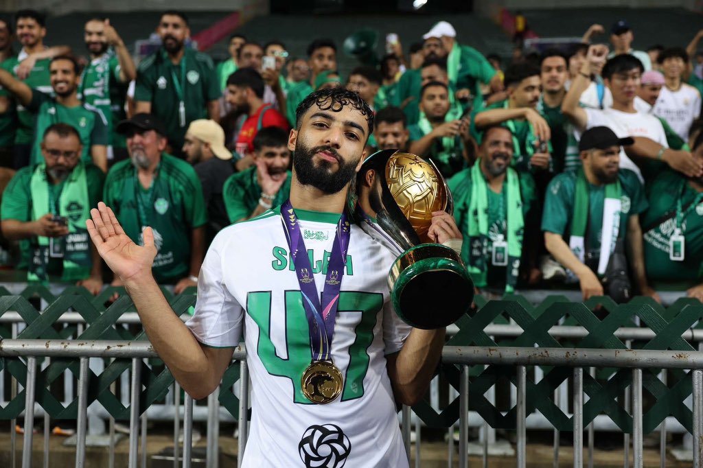 لما أشوف لاعب عربي بهذه الإمكانيات … أول شيء أتمناه أن يحظى بالعقلية القوية التي تسمح له باللعب بمستوى عالي على المدى البعيد ..

أبو الشامات لاعب من أول لمسة بتعرف إنه موهوب جدًا.. أتمنى أن يستمر بهذا الشغف في التطور والتحسن وإظهار إمكانياته 💚👏🏻