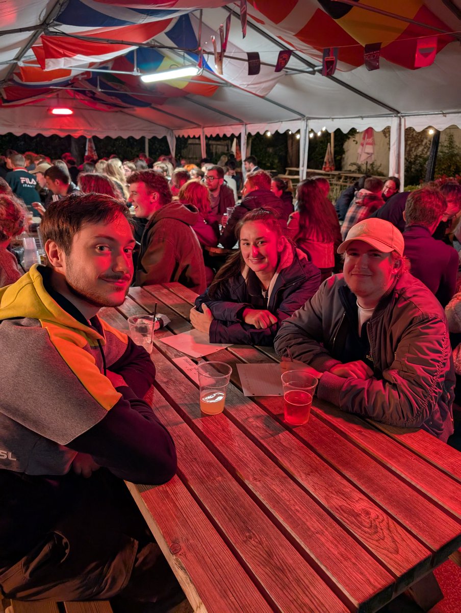 TheGardenHouse5's tweet image. Weather&apos;s a bit lumpy out there tonight 

Huge shout out to all the brave 💪 locals and students for braving the autumn 🍁 guests 

We play for £400 tonight #quiznights #mondayquiz🤯 #nr2quiz