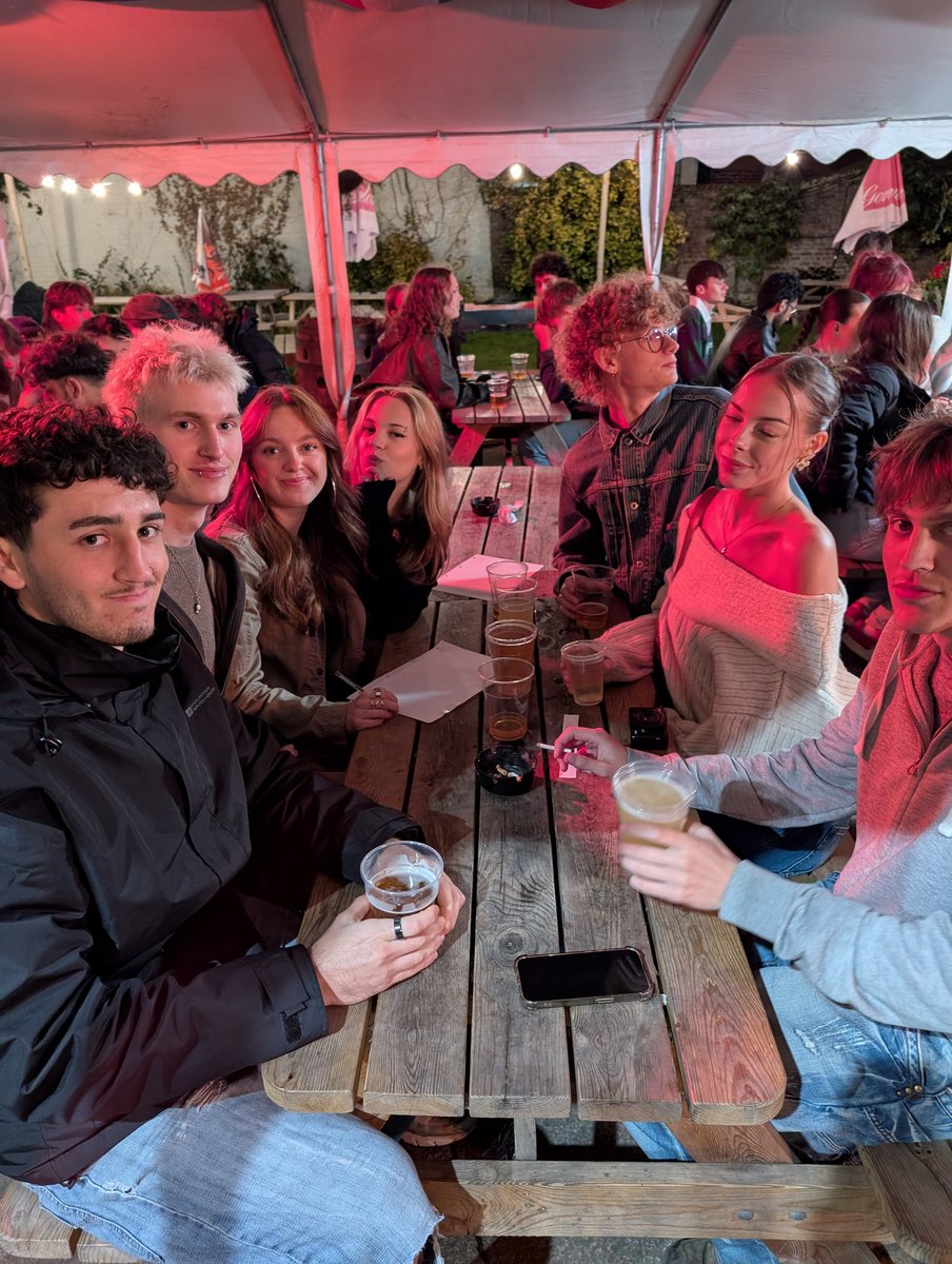 TheGardenHouse5's tweet image. Weather&apos;s a bit lumpy out there tonight 

Huge shout out to all the brave 💪 locals and students for braving the autumn 🍁 guests 

We play for £400 tonight #quiznights #mondayquiz🤯 #nr2quiz