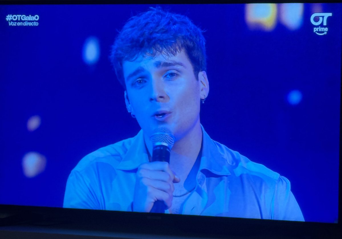 De los chicos es el mejor, NO HAY COLOR! 
Los dos mejores de la noche son Judit y él. Es que NO HAY COLOR. Max y Judit a la final directos. 

PD: Max vestido como una persona normal
Y no un auténtico sinverguenza. GRACIAS MAX
#OT2025 
#OTGala0