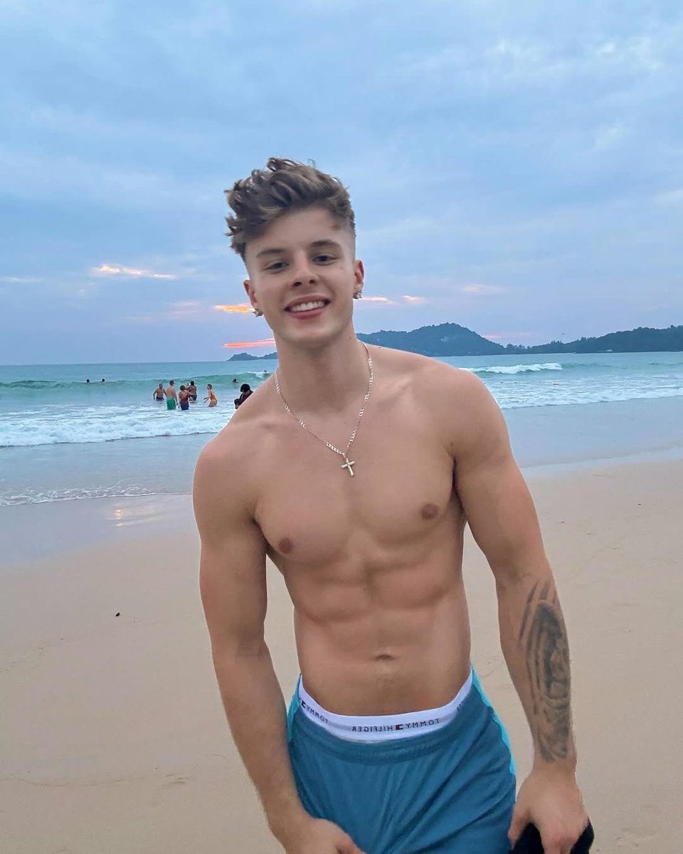 XBenjamin Hilton tweet media