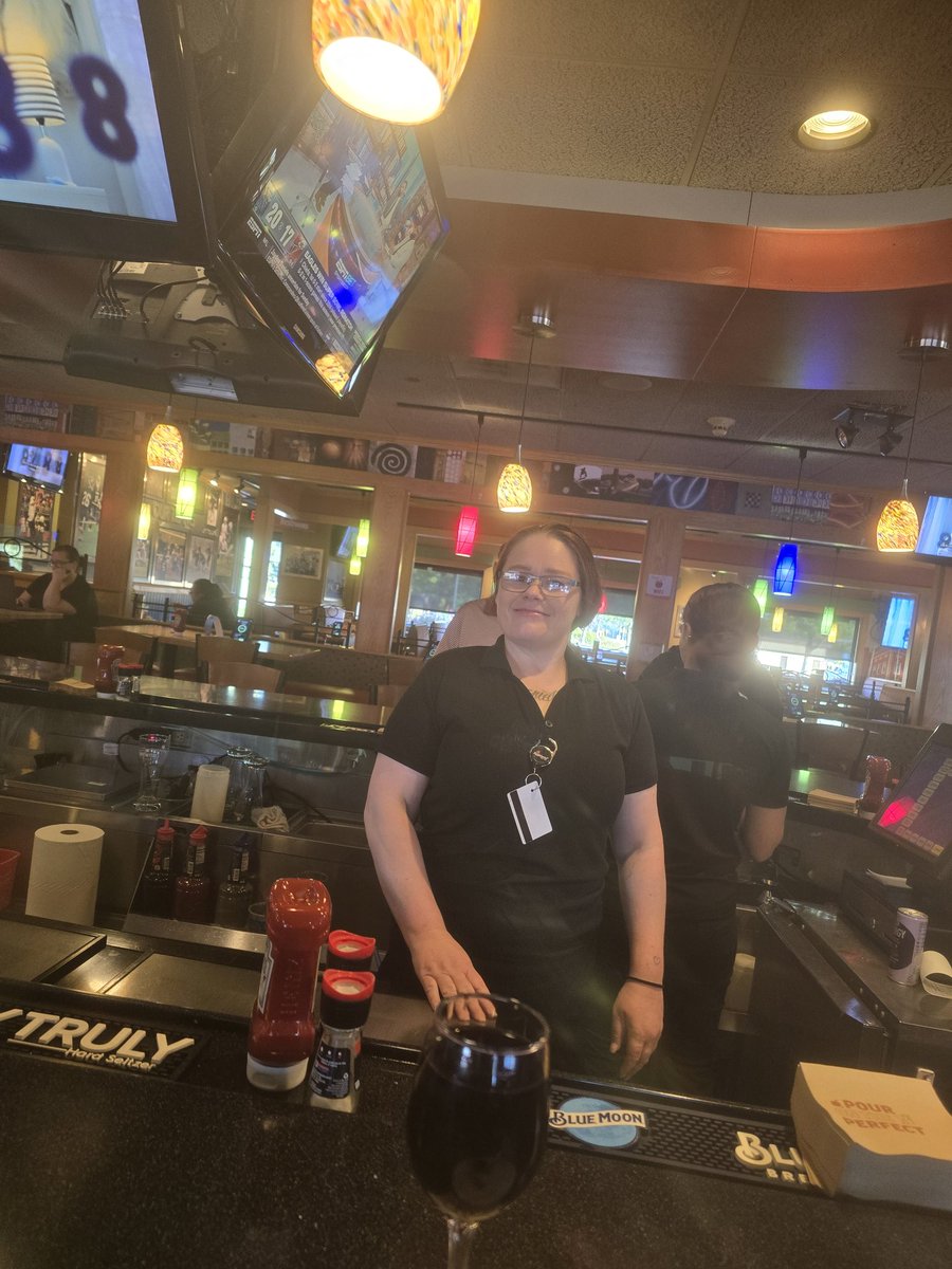 Sockaball92025's tweet image. #SHIFTCHANGE##THISISTINAMYBARTENDER#APPLEBEESDOVERNH#SOCKABALL9#WWHOIAMMOVEMENT