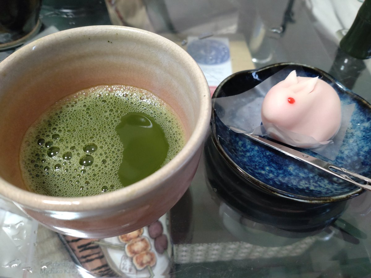 DzakaNovol's tweet photo. 月うさぎ。かわいい。
#茶の湯 https://t.co/sLttF5UjBA