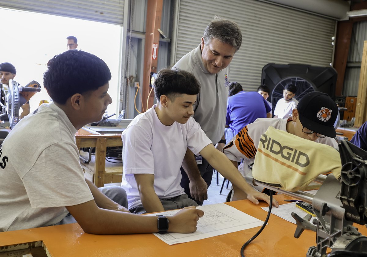 KCSOS's tweet image. Kern County Superintendent of Schools Dr. John Mendiburu launched his tour of Kern County’s 46 school districts on Friday with a stop in Wasco. Great stuff happening up in Wasco! 🦅🐯