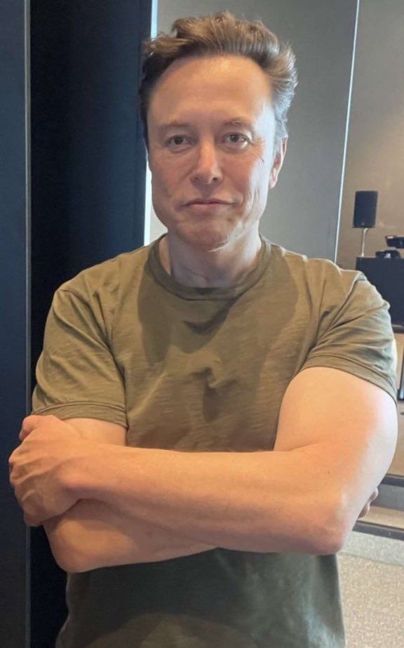 BREAKING: Elon Musk’s net worth is getting closer to half a trillion dollars.

• His net worth is now $471.1 billion.
• Up $7.9 billion today.
• The only individual in the $400B club
• The richest person in the world.
• Projected to become world’s first trillionaire.