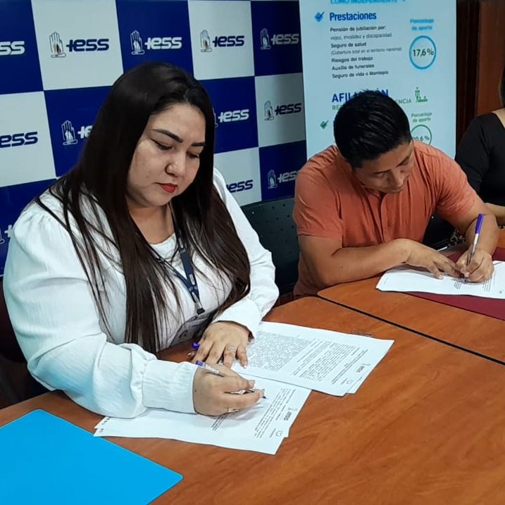 IESSZamora's tweet photo. #IESSBuenasNoticias | @IESSZamora y el Instituto Superior Tecnológico Amazónico ✍🏻 suscriben Instrumento Técnico, a fin de socializar con su alumnado paquetes prestacionales, control y asesoría técnica para el fortalecimiento de la Seguridad Social. https://t.co/1tZmGTLubV