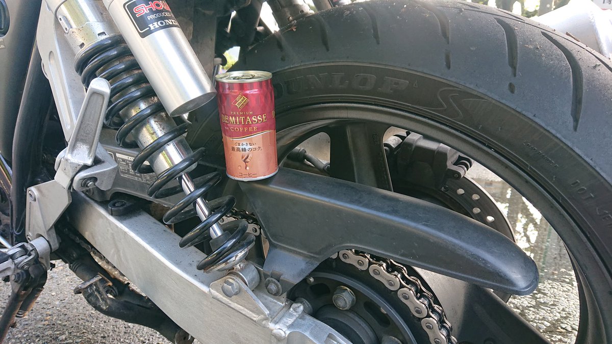 daisyarin20021's tweet image. いつもの定点撮影ポイントを経て草木ドライブイン到着🏍️
早朝のお山はそろそろメッシュジャケットじゃ涼しすぎる…

#CB1000SF  #SC30