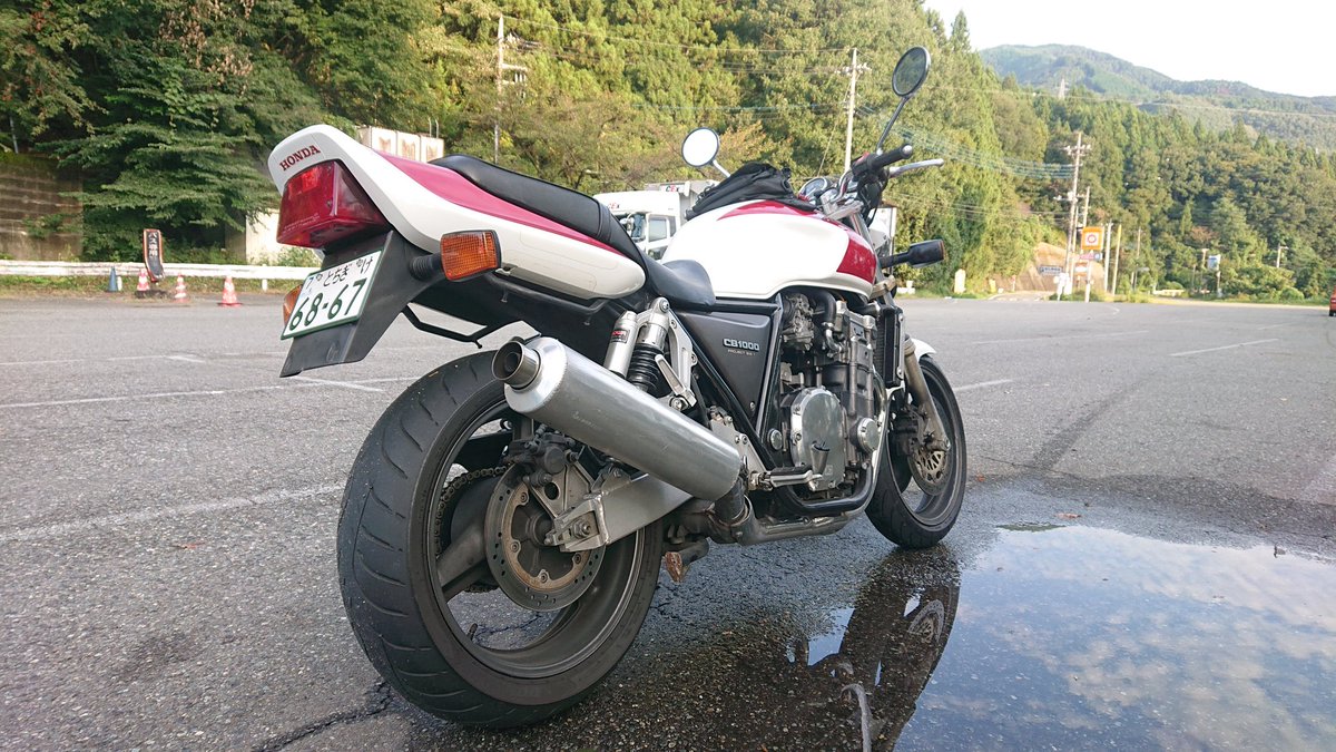 daisyarin20021's tweet image. いつもの定点撮影ポイントを経て草木ドライブイン到着🏍️
早朝のお山はそろそろメッシュジャケットじゃ涼しすぎる…

#CB1000SF  #SC30