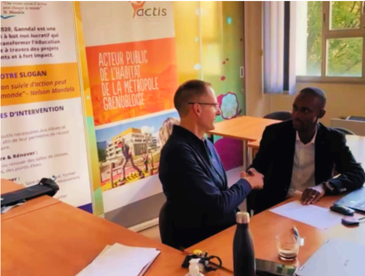 Ganndal224's tweet image. ✨ Actis - Office Public de l&apos;Habitat &amp;amp; Ganndal : ensemble pour un numérique accessible à tous et par tous ! ✨

Le 6 septembre, une convention a été signée : 45 PC portables 💻 &amp;amp; 36 écrans 🖥️ donnés par @OPH_ACTIS à @Ganndal_Asso pour le projet #JeCode.